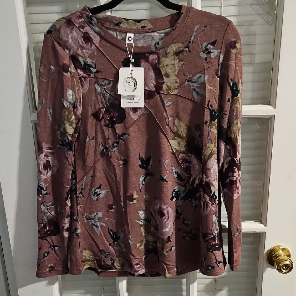 NWT Diliuxing Women's Floral Long Sleeve Top - Pink. Sz Medium.